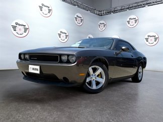 Used 2014 Dodge Challenger SXT image 1