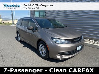 Used 2017 Chrysler Pacifica LX image 1