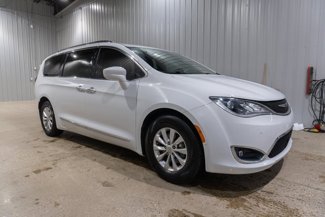 Used 2018 Chrysler Pacifica Touring-L w/ Advanced Safetytec Group image 1
