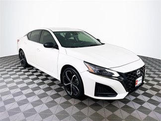 Used 2023 Nissan Altima 2.5 SR image 1