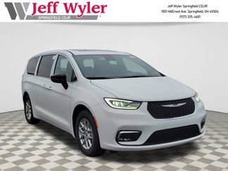 New 2025 Chrysler Pacifica Select w/ Uconnect Theater Family Group image 1