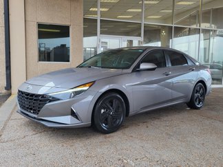 Used 2021 Hyundai Elantra SEL image 1
