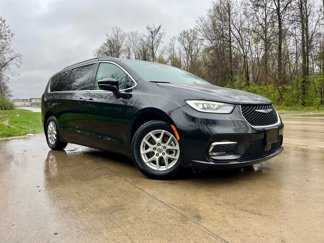 Used 2022 Chrysler Pacifica Touring-L image 1