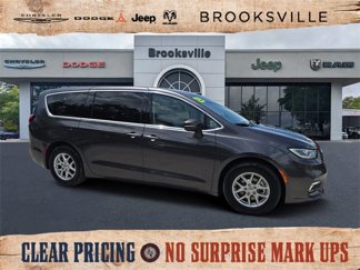 Used 2023 Chrysler Pacifica Touring-L image 1