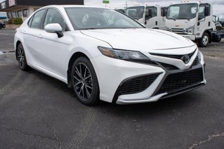 Used 2023 Toyota Camry SE image 1