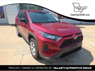 Used 2021 Toyota RAV4 LE image 1