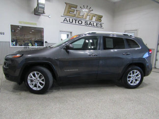 Used 2017 Jeep Cherokee Latitude image 1