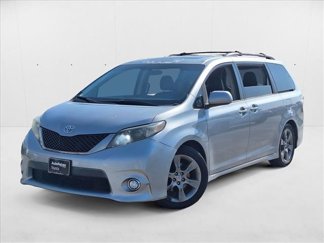 Used 2011 Toyota Sienna SE image 1
