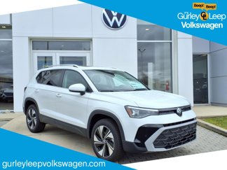 New 2025 Volkswagen Taos SE image 1