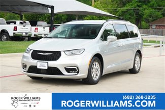 Used 2022 Chrysler Pacifica Touring-L image 1