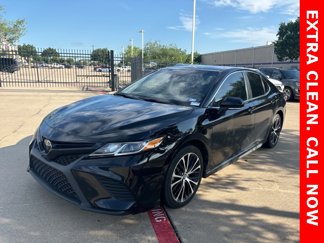 Used 2020 Toyota Camry SE image 1
