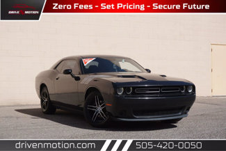 Used 2016 Dodge Challenger SXT image 1