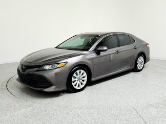Used 2018 Toyota Camry LE image 1