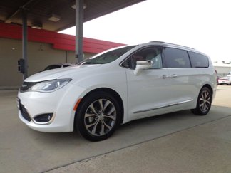 Used 2017 Chrysler Pacifica Limited image 1