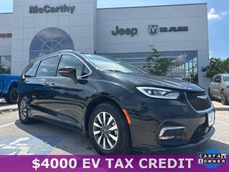 Used 2021 Chrysler Pacifica Touring-L image 1