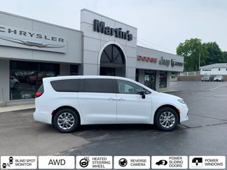 New 2025 Chrysler Pacifica Select image 1