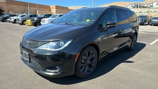 Used 2018 Chrysler Pacifica Limited image 1