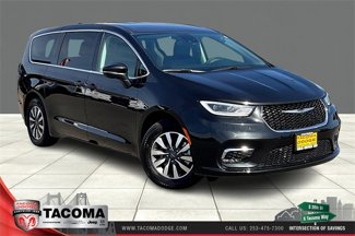 Used 2023 Chrysler Pacifica Touring-L image 1