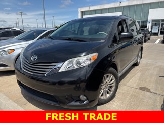 Used 2013 Toyota Sienna XLE image 1