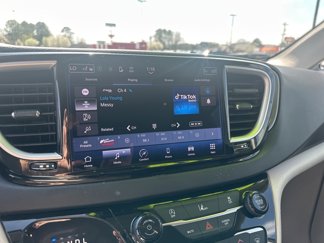 Used 2022 Chrysler Pacifica Touring-L image 1