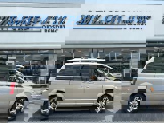 Used 2008 Chrysler Town & Country Limited image 1