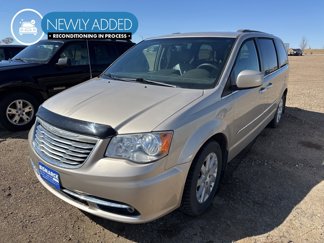 Used 2014 Chrysler Town & Country Touring w/ Driver Convenience Group image 1