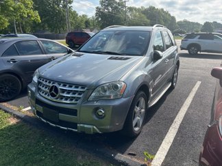 Used 2010 Mercedes-Benz ML 550 4MATIC image 1