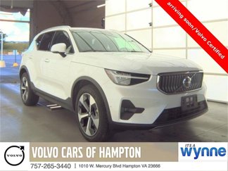Used 2025 Volvo XC40 B5 Plus image 1