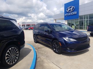 Used 2020 Chrysler Pacifica Touring w/ S Appearance Package video 1