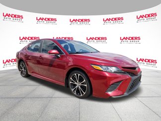 Used 2018 Toyota Camry LE image 1