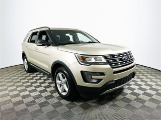 Used 2017 Ford Explorer XLT image 1