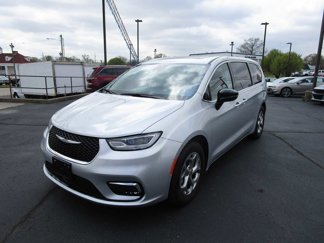 Certified 2024 Chrysler Pacifica Limited image 1