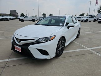 Used 2018 Toyota Camry SE image 1