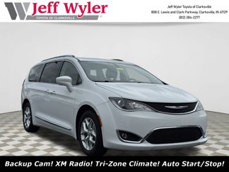 Used 2018 Chrysler Pacifica Touring-L w/ Tire & Wheel Group image 1