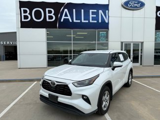Used 2024 Toyota Highlander LE image 1