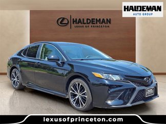 Used 2019 Toyota Camry SE image 1