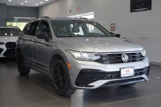 Used 2022 Volkswagen Tiguan SE R-Line image 1