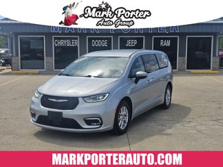Used 2023 Chrysler Pacifica Touring-L image 1