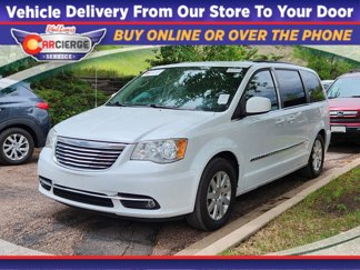 Used 2015 Chrysler Town & Country Touring image 1