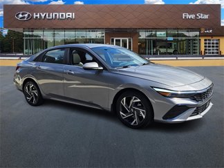 Used 2025 Hyundai Elantra SEL image 1