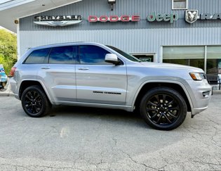 Used 2020 Jeep Grand Cherokee Altitude image 1