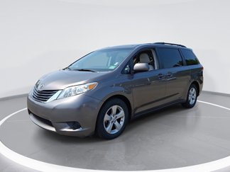 Used 2014 Toyota Sienna LE image 1