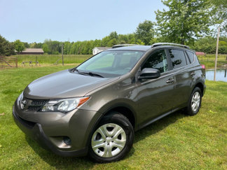 Used 2015 Toyota RAV4 LE image 1
