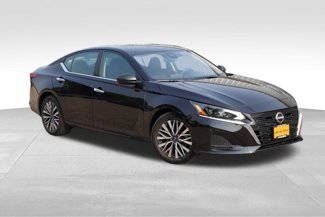 Used 2025 Nissan Altima 2.5 SV image 1