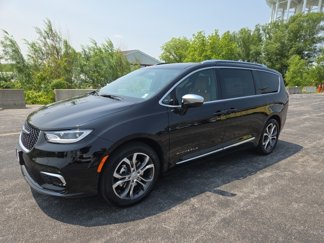 New 2025 Chrysler Pacifica Pinnacle image 1