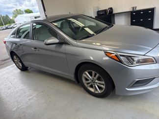 Used 2016 Hyundai Sonata SE w/ Cargo Package image 1