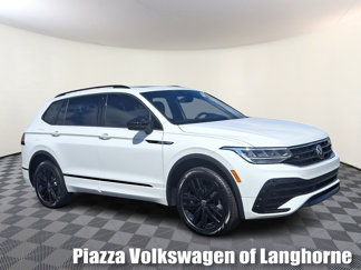 Certified 2022 Volkswagen Tiguan SE R-Line image 1