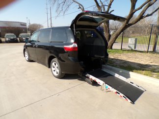 Used 2019 Toyota Sienna L image 1