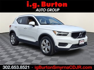 Used 2019 Volvo XC40 T5 Momentum image 1
