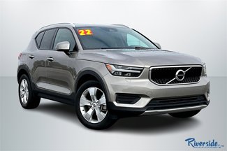 Used 2022 Volvo XC40 T5 Momentum image 1